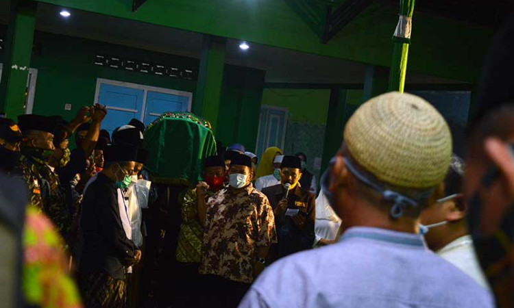 Porsesi Pemakaman Adik Bungsu Gus Dur di Jombang Jawa Timur