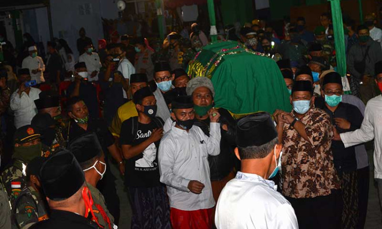 Porsesi Pemakaman Adik Bungsu Gus Dur di Jombang Jawa Timur