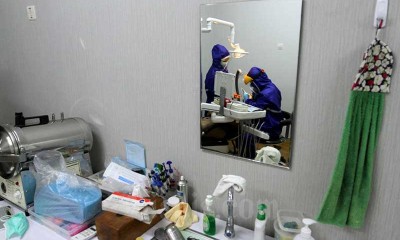 Dokter Gigi Terapkan Protokol Kesehatan Saat Memeriksa Pasien