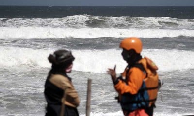 Tujuh Wisatawan Hilang Terseret Ombak di Pantai Goa Cemara Bantul