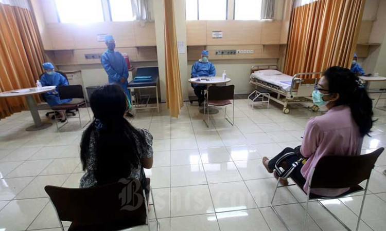 Tenaga Kesehatan Gelar Simulasi Uji Klinis Vaksin Covid-19 di Jawa Barat