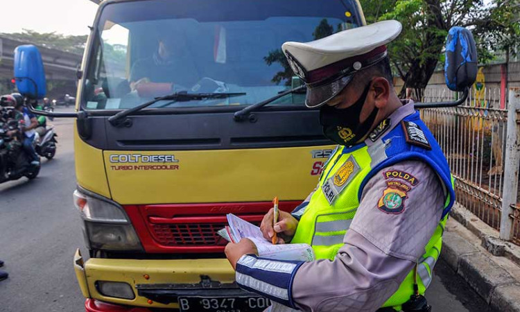 Mulai Hari Ini Polda Metro Jaya Berlakukan Sanksi Tilang Untuk Pelanggar Ganjil-Genap