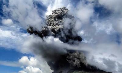 Gunung Sinabung Kembali Erupsi, Sejumlah Daerah Terjadi Hujan Abu Vulkanik