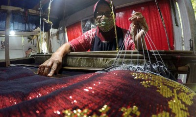 Industri Tenun Silungkang di Sumatra Barat Kembali Produksi Setelah Berhenti Akibat Covid-19