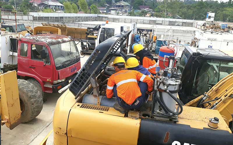 Peserta Program Fresh Green Mechanic (FGM) dan Fresh Green Operator (FGO) tampak melaksanakan kegiatan pelatihan di faslitas Training Centre PT Cipta Kridatama anak usaha PT ABM Investama Tbk. (ABMM) di Balikpapan, Kalimantan Timur, Selasa (11/8/2020). Bisnis