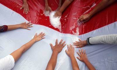 Menyambut HUT Ke-75 Indonesia, Anak Sekolah di Solo Gelar Aksi Cuci Bendera Merah Putih