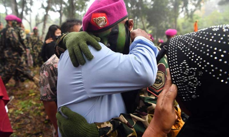 Pembaretan Perwira Remaja dan Bintara Remaja Korps Marinir TNI AL Digelar di Pantai Baruna Kondang Iwak Jawa Timur 