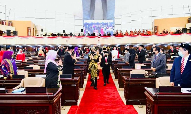 Presiden Joko Widodo Mengenakan Kain Tenun Khas Sabu Raijua dari NTT Saat Hadiri Sidang Tahunan MPR