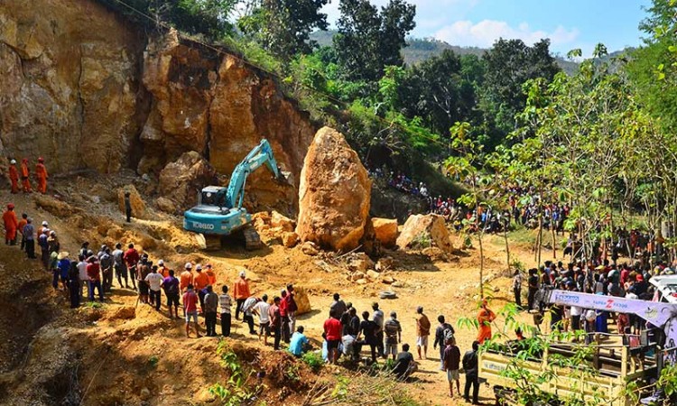 Tebing Longsor di Lokasi Penambangan Batu Telan Tiga Korban Jiwa