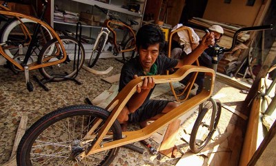 Sepeda Kayu Buatan Indonesia Dijual Dengan Harga Rp3,5juta hingga Rp12 juta