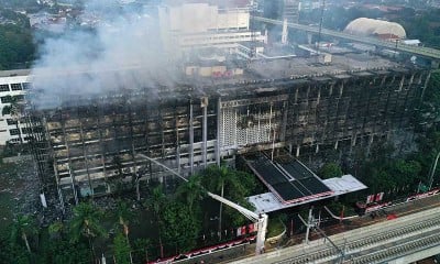 Kebakaran Gedung Kejaksaan Agung Hinggu Minggu Pagi Belum Bisa Dipadamkan