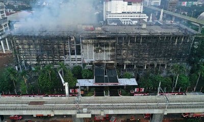 Kebakaran Gedung Kejaksaan Agung Hinggu Minggu Pagi Belum Bisa Dipadamkan