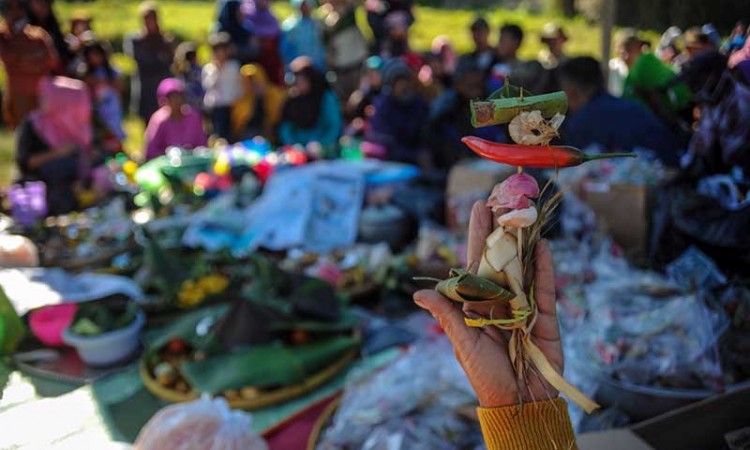 Tradisi Hajat Bumi Kembali Digelar di Tengah Pandemi