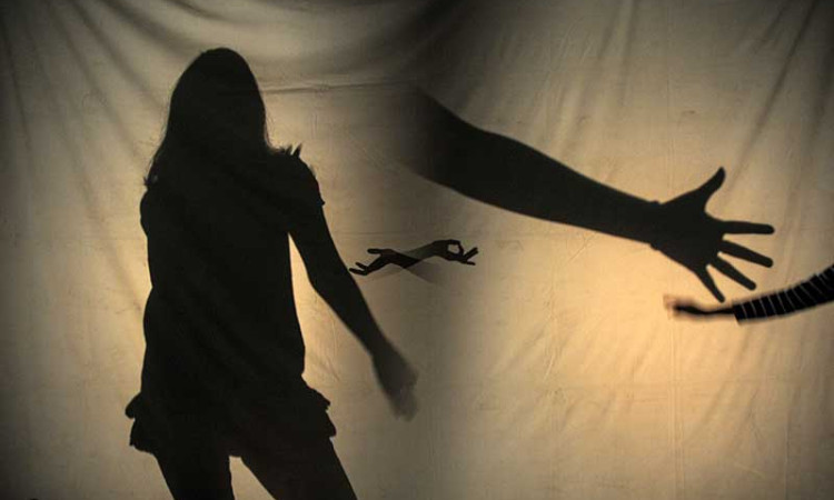 Sejumlah Seniman di Bandung Latihan Pentas Teater Bayangan