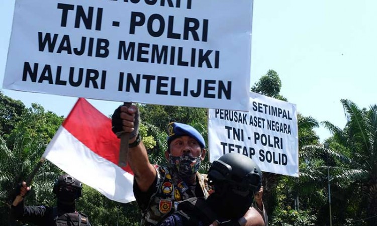 TNI dan Polri Gelar Aksi Damai di Solo Untuk Menyikapi Penyerangan Polsek Ciracas