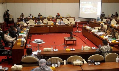 Menkeu Sri Mulyani Hadiri Raker Dengan Komisi XI DPR Bahas Bahas RUU Bea Materai