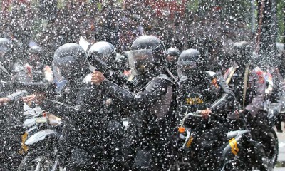 Polisi Bentrok Dengan Masa Aksi saat Simulasi Pengamanan Pilkada Serentak