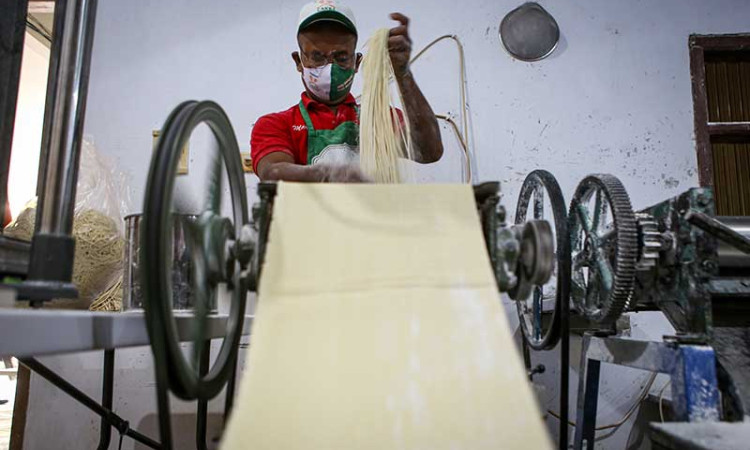Industri Mie Rumahan Mengalami Penurunan Produksi Akibat Pandemi Covid-19