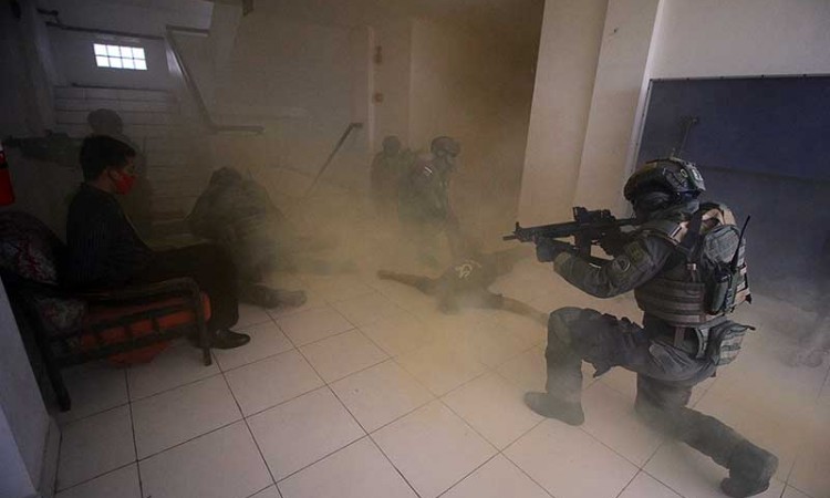 Prajurit Batalyon Intai Amfibi 2 Marinir Gelar Latihan Penanggulangan Aksi Teror