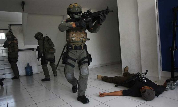Prajurit Batalyon Intai Amfibi 2 Marinir Gelar Latihan Penanggulangan Aksi Teror