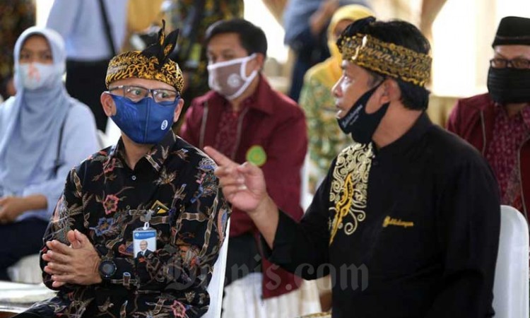 Bank Indonesia KPw Jawa Barat Berikan Bantuan 300 Paket Sembako dan APD Kepada Pemkab Bandung