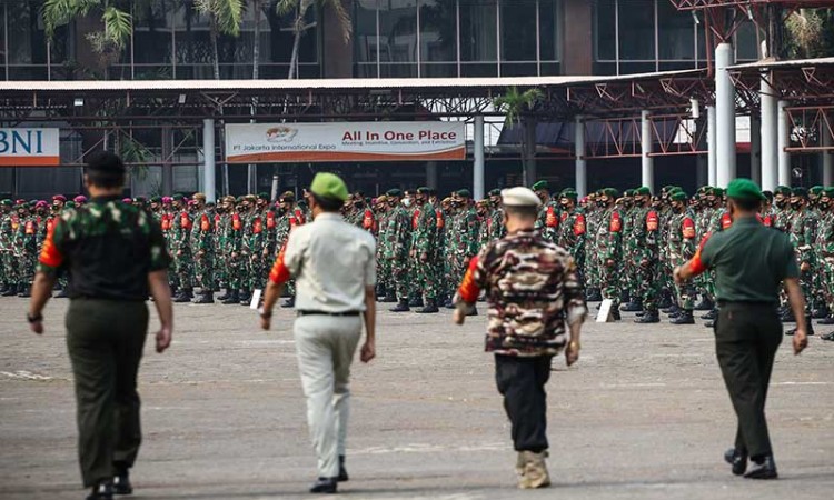 Personel Gabungan TNI, Polri dan Ormas Kawal Pelaksanaan PSBB Total DKI Jakarta