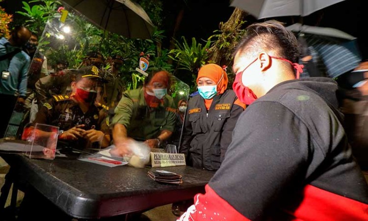 Tim Pemburu Pelanggar Protokol Kesehatan Beraksi di Surabaya