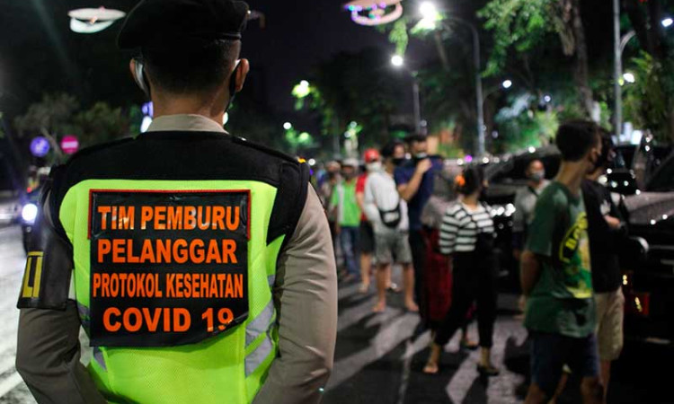 Tim Pemburu Pelanggar Protokol Kesehatan Beraksi di Surabaya