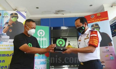 Gelar Aksi J3K, Gojek Bagikan Ribuan Masker Untuk Warga Depok