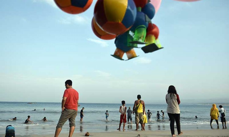 Pantai Santolo Menjadi Salah Satu Destinasi Wisata Populer di Garut Bagian Selatan