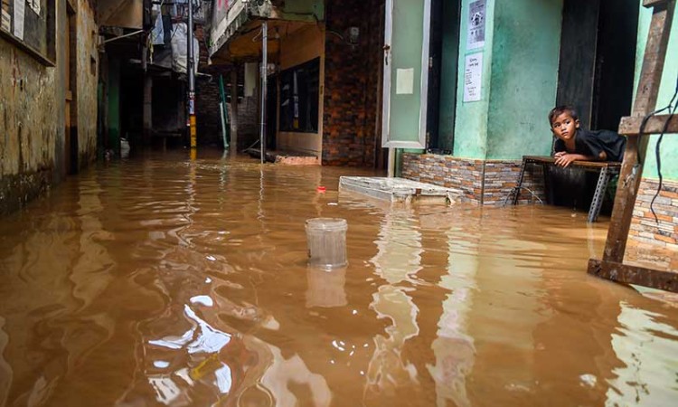 Sungai Ciliwung Meluap, Sejumlah Titik di Ibu Kota Terendam Banjir