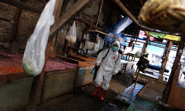 Pedagang Meninggal Akibat Covid-19, Seluruh Pasar Melati di Medan di Semprot Disinfektam
