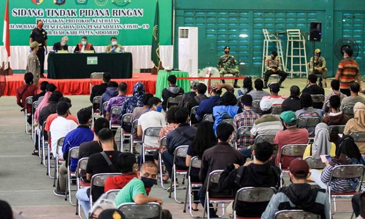 Ratusan Warga Pelanggar Protokol Kesehatan di Jawa Timur Mengikuti Sidang Tindak Pindana Ringan