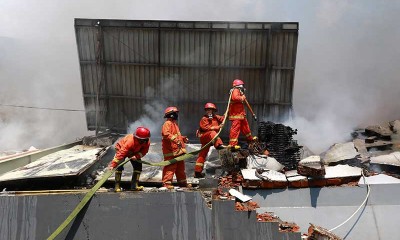 Kebakaran Gudang Pabrik Popok Milik PT Unirama Duta Niaga di Malang Jawa Timur