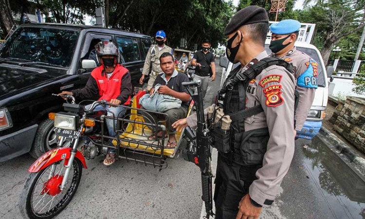 Petugas Gabungan Gelar Operasi Gabungan Pendisiplinan Protokol Kesehatan di Aceh