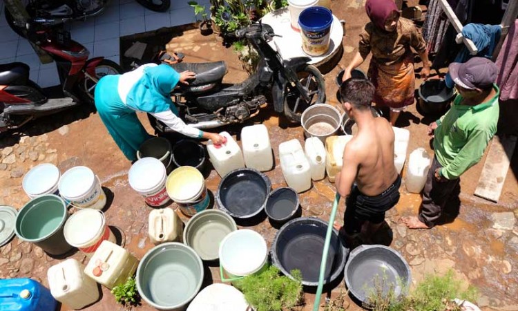 Sejumlah Desa di Jawa Tengah Krisis Air Bersih Akibat Musim Kemarau