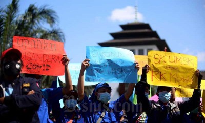 Buruh di Jawa Barat Turun Ke Jalan Tuntut Gubernur Jabar Tandatangani SK Terkait Upah Minimun