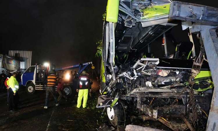 4 Orang Meninggal Dunia dalam Kecelakaan Bus Pariwisata di Jalur Dieng-Wonosobo