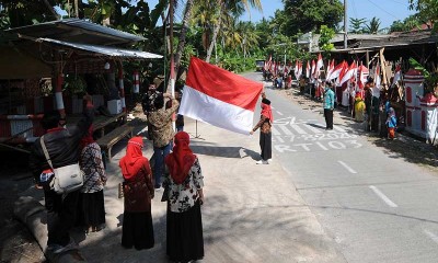 Warga Klaten Gelar Kirab Bendera Merah Putih Saat Peringatan Hari Kesaktian Pancasila