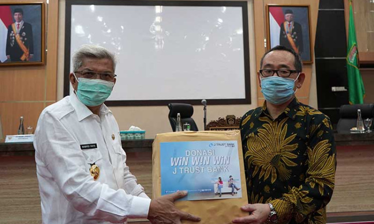 J Trust Bank Salurkan Bantuan Dari Progam Referral Win-Win-Win