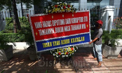 Pengadilan Negeri Jakarta Pusat Dipenuhi Karangan Bungan Dukungan Penuntasan Kasus Korupsi Jiwasraya