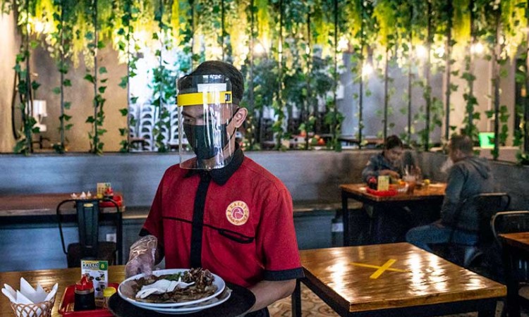 DKI Jakarta Kembali Menerapkan PSBB Transisi, Tempat Makan Diperbolehkan Layani Pengunjung 