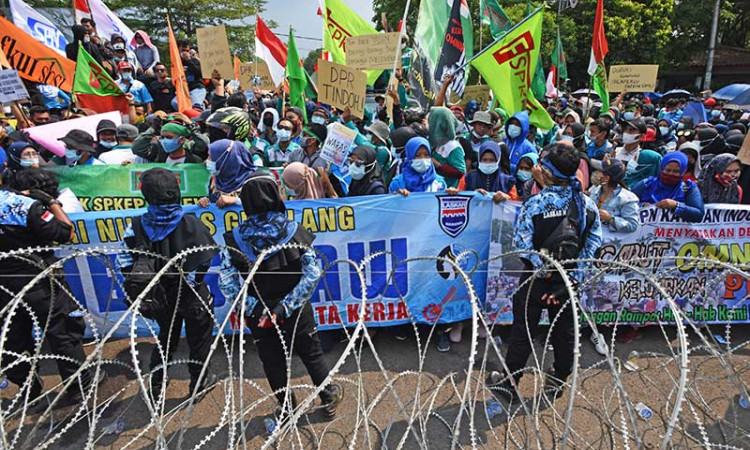 Buruh di Banten Gelar Aksi Damai Menolak UU Cipta Kerja