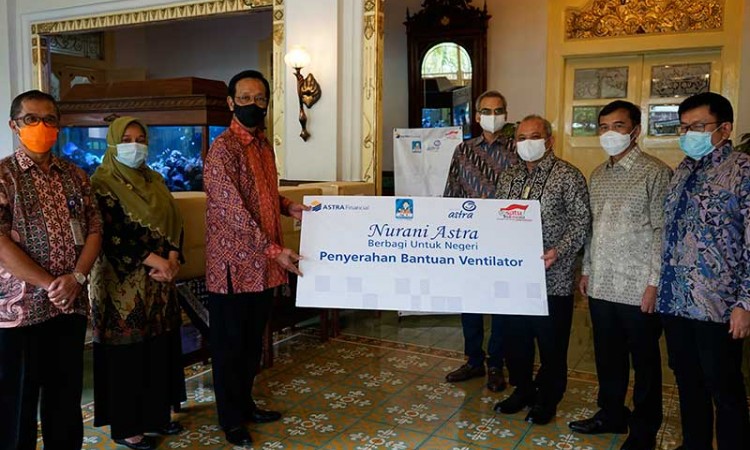 Gubernur DIY Sri Sultan Hamengkubuwono X Terima Donasi Berupa Alat Ventilator Dari Astra Finansial