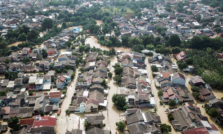 Kali Cikeas Meluap, Sejumlah Wilayah di Bekasi Terendam Banjir