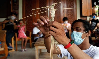 Komunitas Wayang Suket Indonesia Gelar Pelatihan Membuat Wayang Suket Kepada Anak-Anak