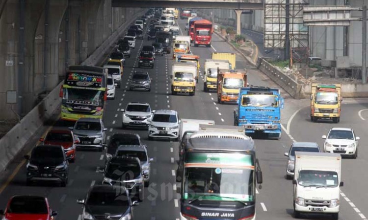 Ruas Tol Jakarta-Cikampek Mulai Padat Saat Libur Panjang