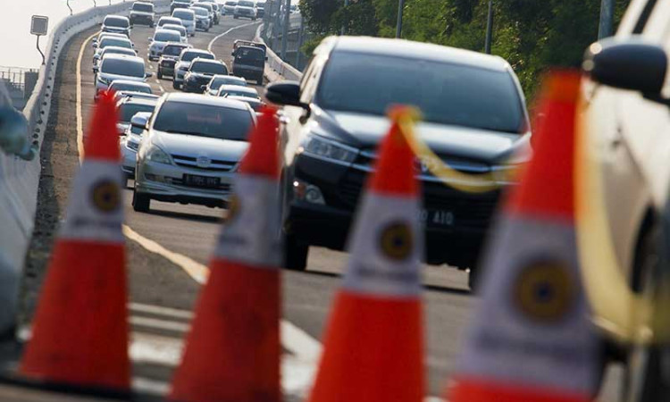 Volume Kendaraan di Jalan Tol Jakarta-Cikampek Menigkat 51,6 Persen Saat Libur Panjang