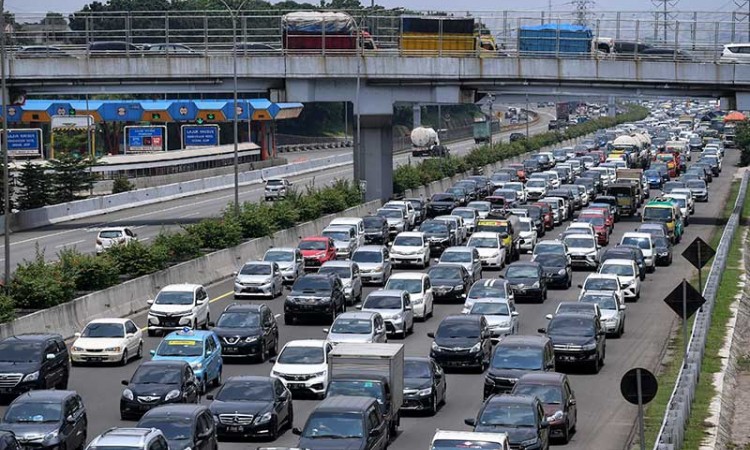 Ratusan Ribu Kendaraan Meninggalkan Jakarta saat Libur Panjang Maulid Nabi dan Cuti Bersama