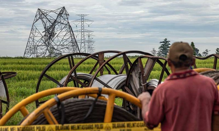 Menara Sutet 136 transmisi 500 KV jaringan Batang-Ungaran Milik PLN Roboh